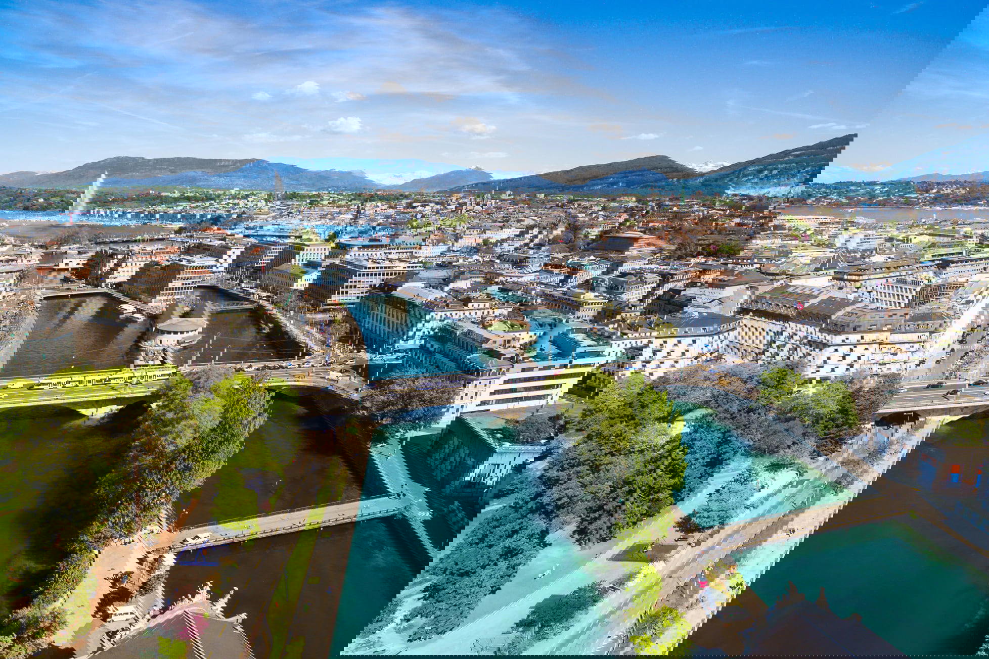 pohled z výšky na ženevské jezero pohled z výšky na ženevské jezero