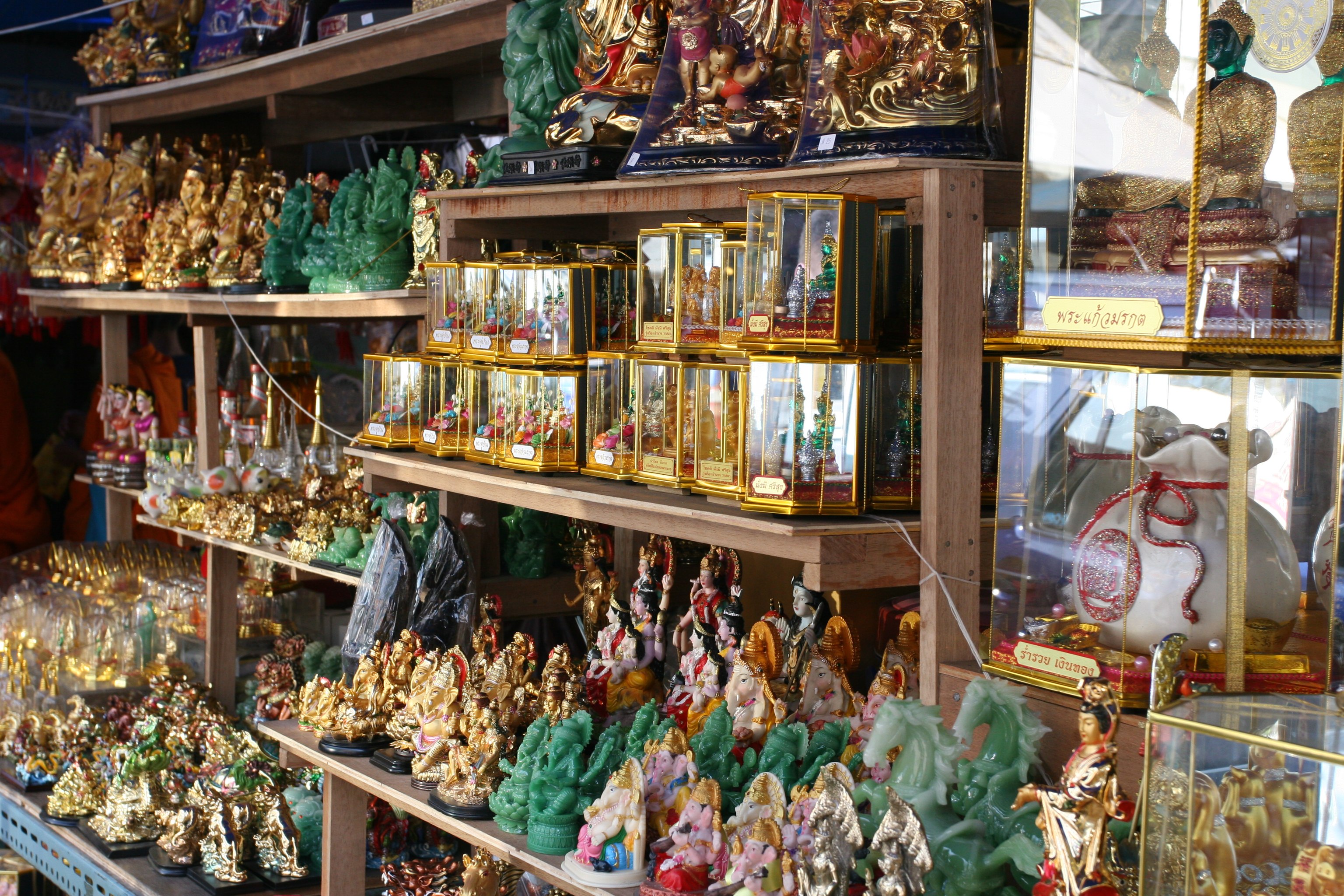 Amulet Market, Wat Ratchanadda, Bangkok, Thailand.