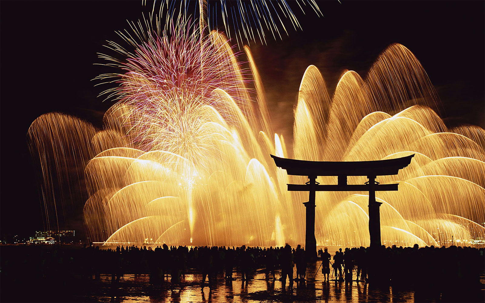ohňostroj na nový rok v Japonsku ohňostroj na nový rok v Japonsku