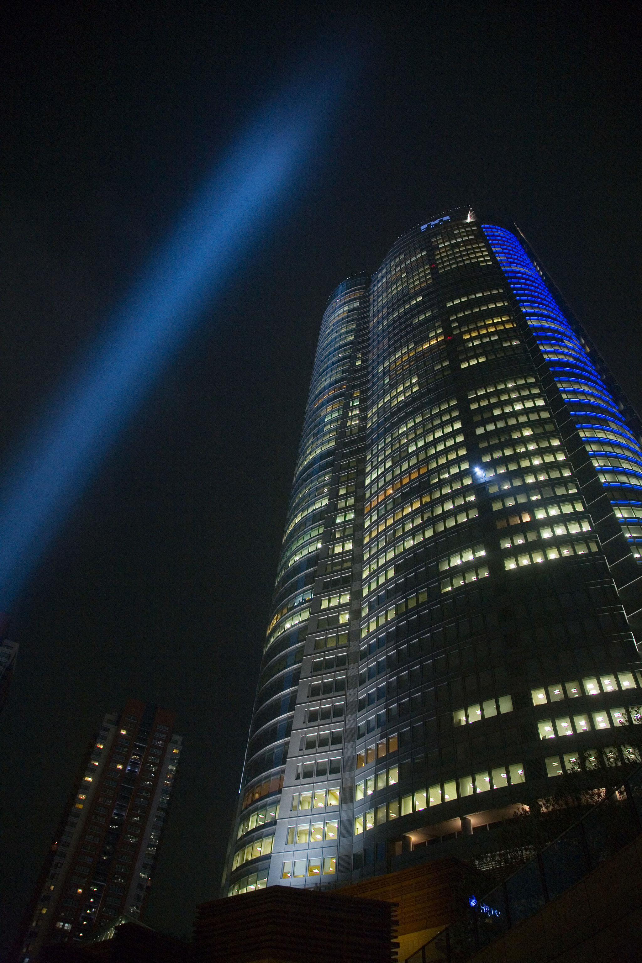 Searchlights at the Tokyo June 2007 premier of Harry Potter and the Order of the Phoenix.