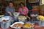 Pasto, Colombia - Mujeres preparando comida típica nariñense: cuyes azados, gallina, papa criolla, habas fritas, chicharrones, envueltos