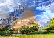 Sagrada Familia a park před ní Sagrada Familia a park před ní