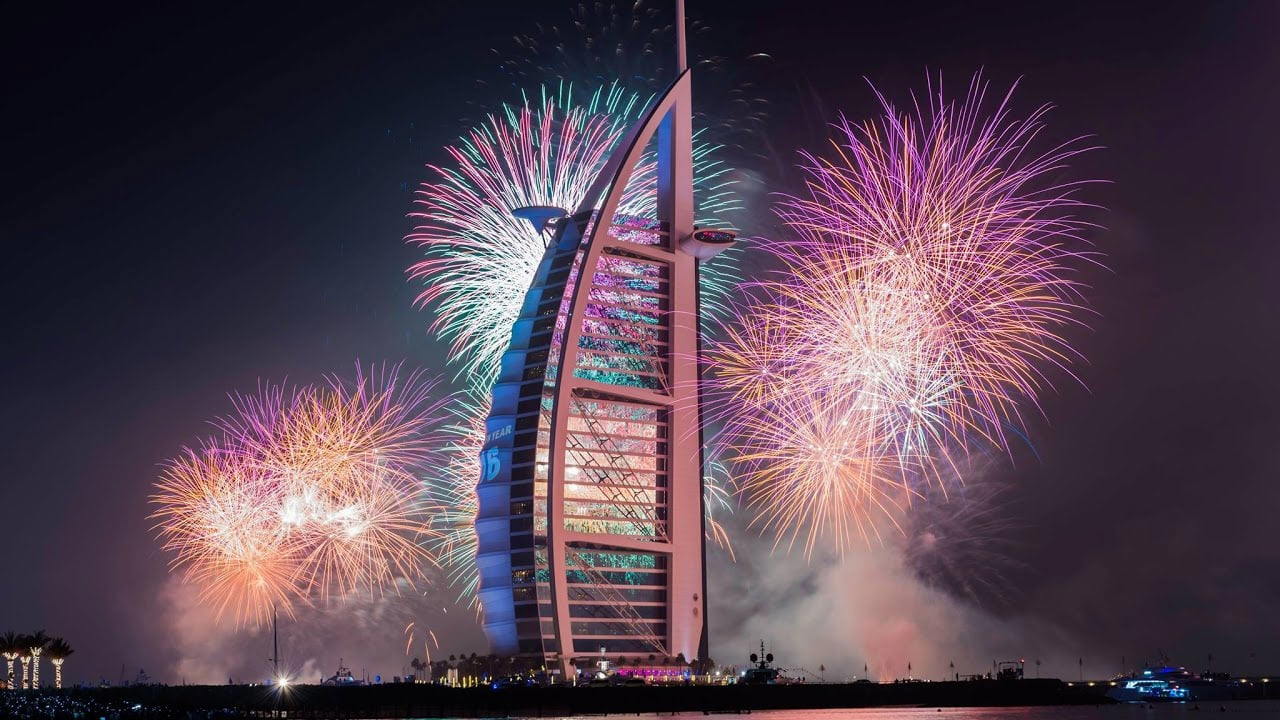 ohňostroj na nový rok v Dubaji ohňostroj na nový rok v Dubaji