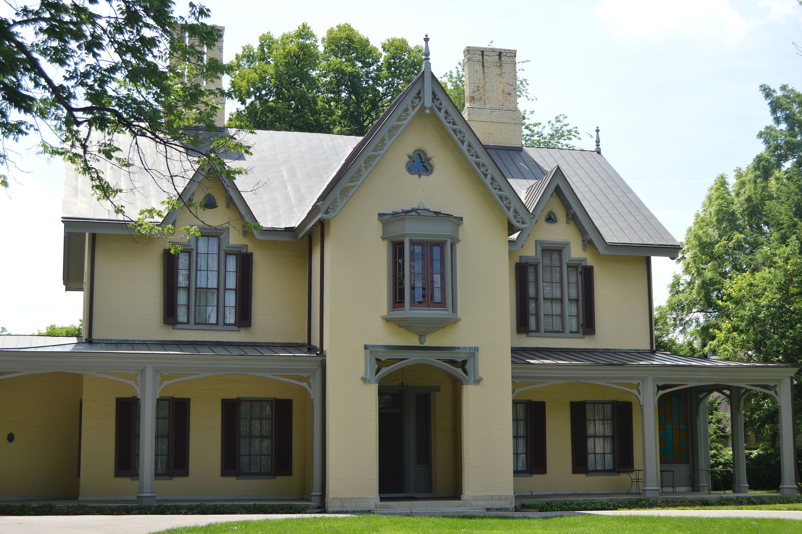 Lexington - Front of the Elley Villa, located at 320 Linden Walk in Lexington, Kentucky, United States. Built in 1850, it is listed on the National Register of Historic Places. Lexington - Front of the Elley Villa, located at 320 Linden Walk in Lexington, Kentucky, United States. Built in 1850, it is listed on the National Register of Historic Places.
