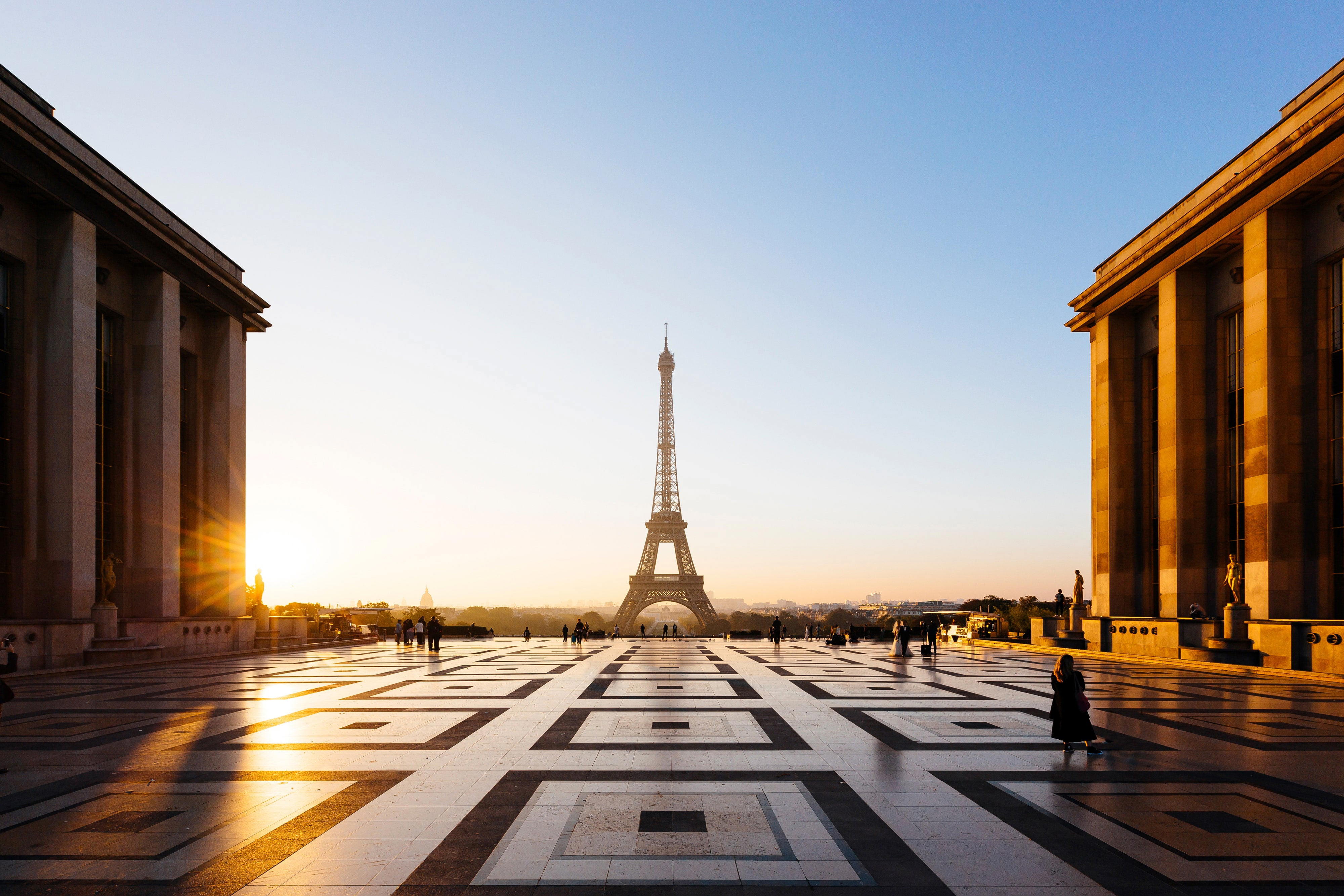 Paris - eiffelova věž při západu slunce Paris - eiffelova věž při západu slunce