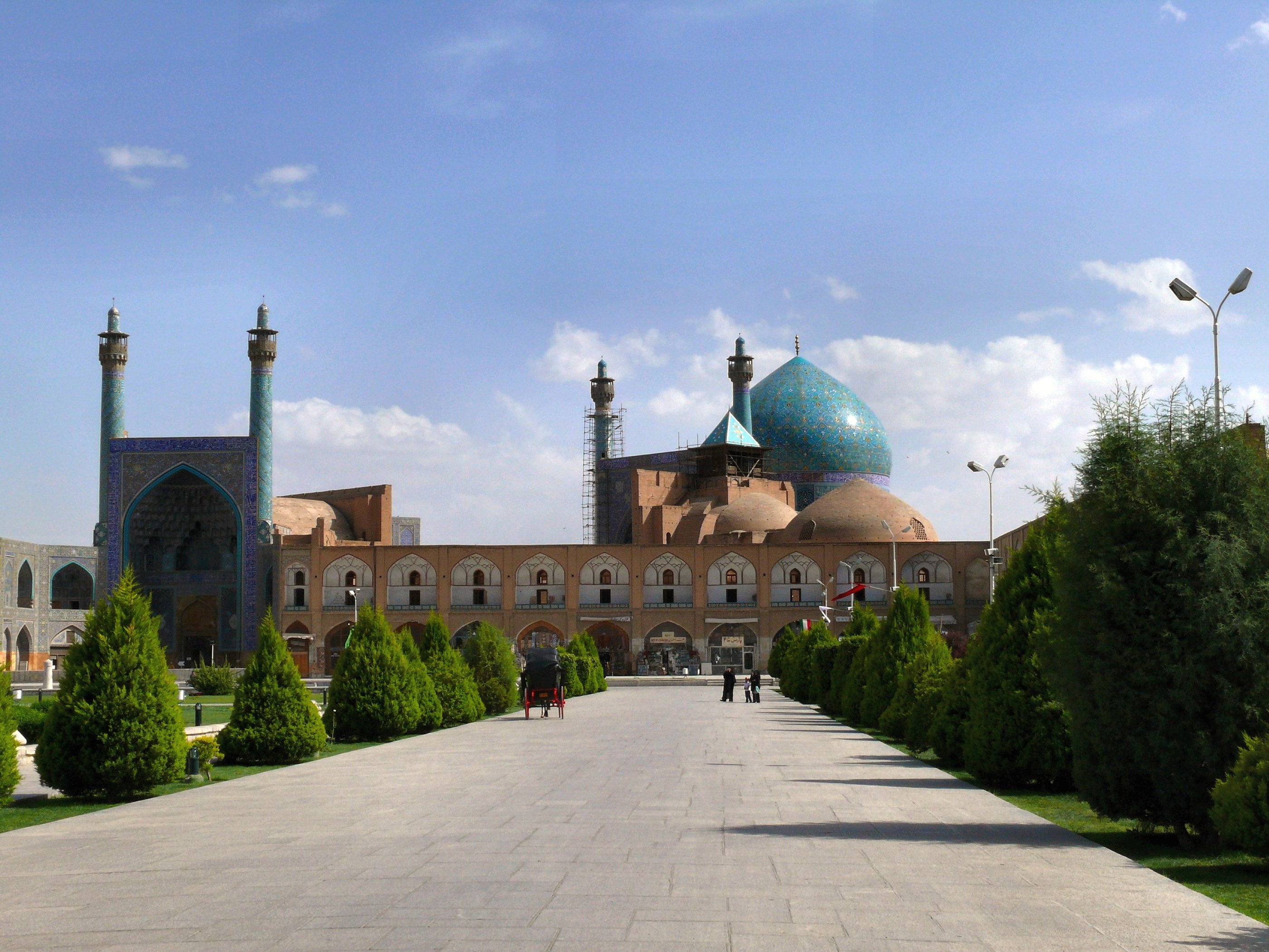 Isfahán - The Masdjed-e Shah (Mosque of the Shah), builded by Safavid Shah Abbas Ist the Great at the south West corner of the Naqsh-e Jahan square at at Isfahan, Iran, April 2007. Isfahán - The Masdjed-e Shah (Mosque of the Shah), builded by Safavid Shah Abbas Ist the Great at the south West corner of the Naqsh-e Jahan square at at Isfahan, Iran, April 2007.